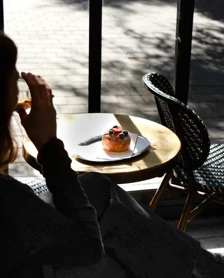 A quiet café morning in Tel Aviv
