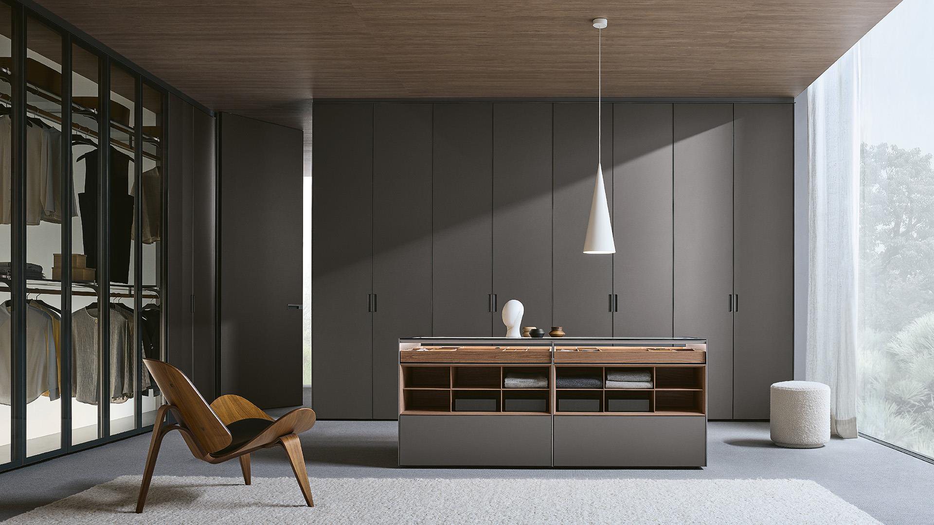 Dressing room and bedroom with fitted oak